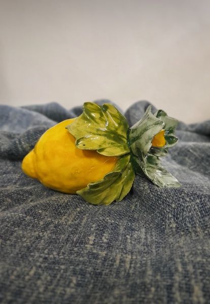 Limone in porcellana decorata a mano-Capodimonte