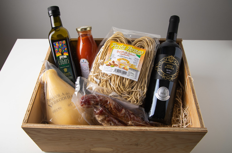 Cesta regalo Castell'Umberto con prodotti tipici siciliani