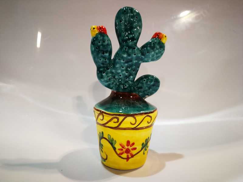 Vaso con cactus in ceramica siciliana