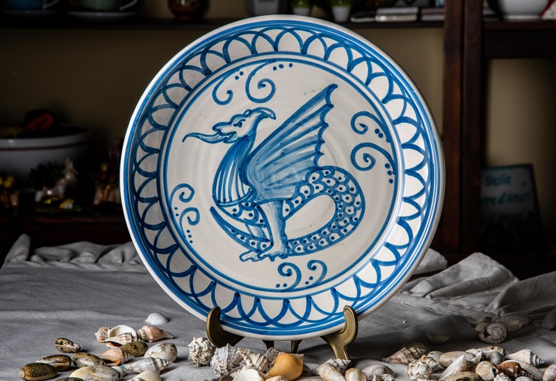 Plate with blue dragon decoration